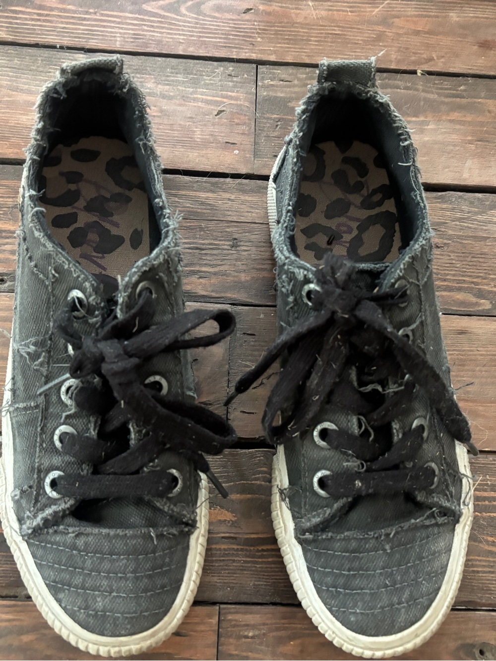 Blowfish Women's Black Frayed Low-Top Sneakers